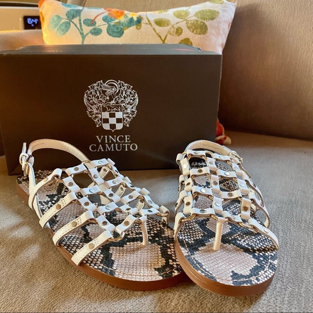 NEW Vince Camuto Richintie Leather Cage Sandal Studded Silver Vacation Flats 8.5 - Picture 2 of 6